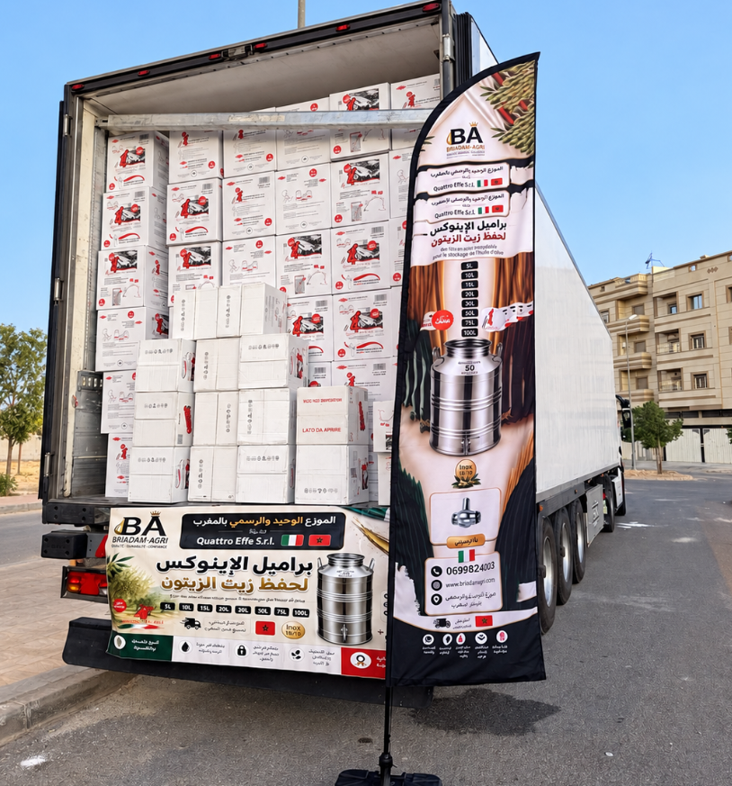 كاميون BRIADAM AGRI محمّل ببراميل Quattro Effe الإيطالية